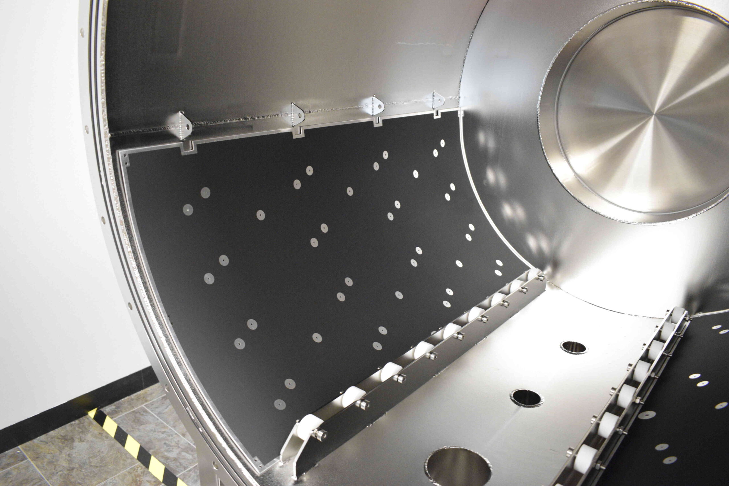 Independent shrouds in thermal vacuum chamber